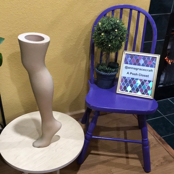 Hosiery Leg Display Self Standing 26” tall - Picture 2 of 7